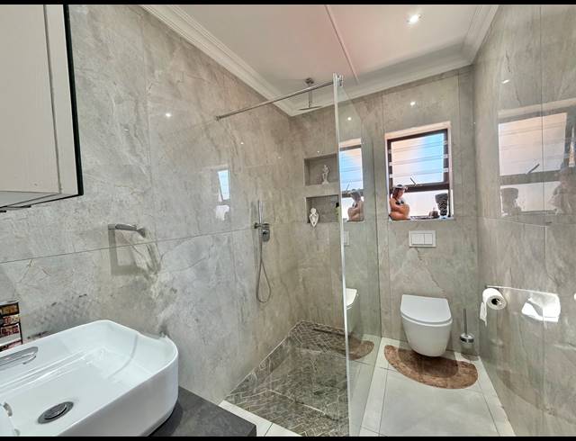 3 BEDROOM TOWNHOUSE FOR SALE IN JEFFREYS BAY CENTRAL